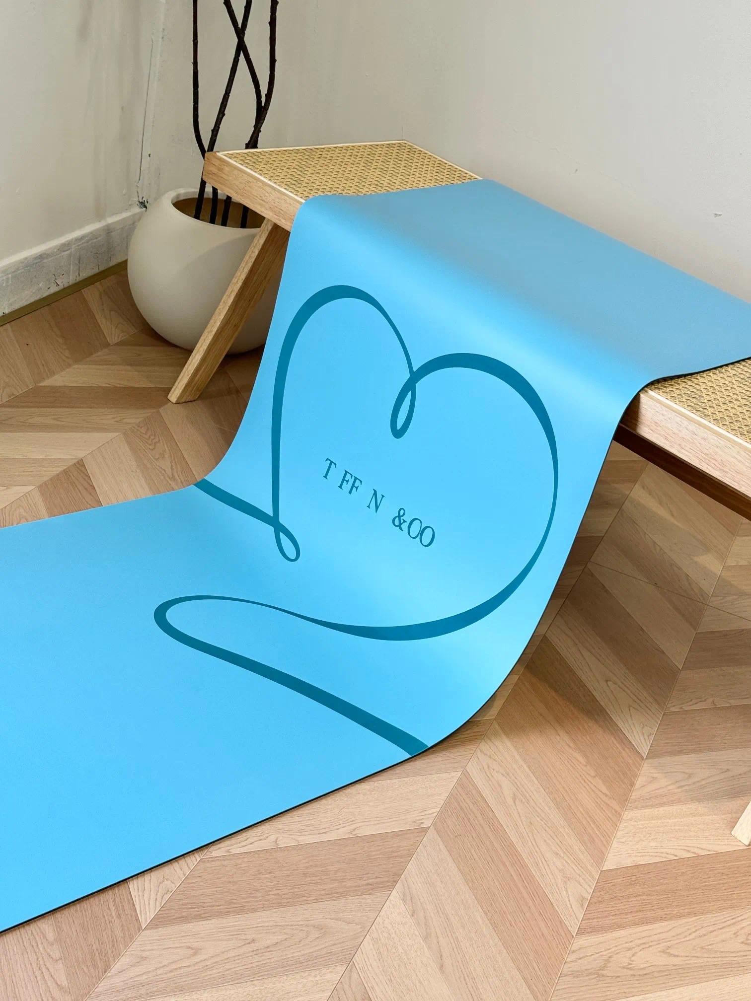 2026 European American designer T-letter logo embossed floor mat Pure natural rubber Carpet portable Can be used for exercise yoga mats anti slip an