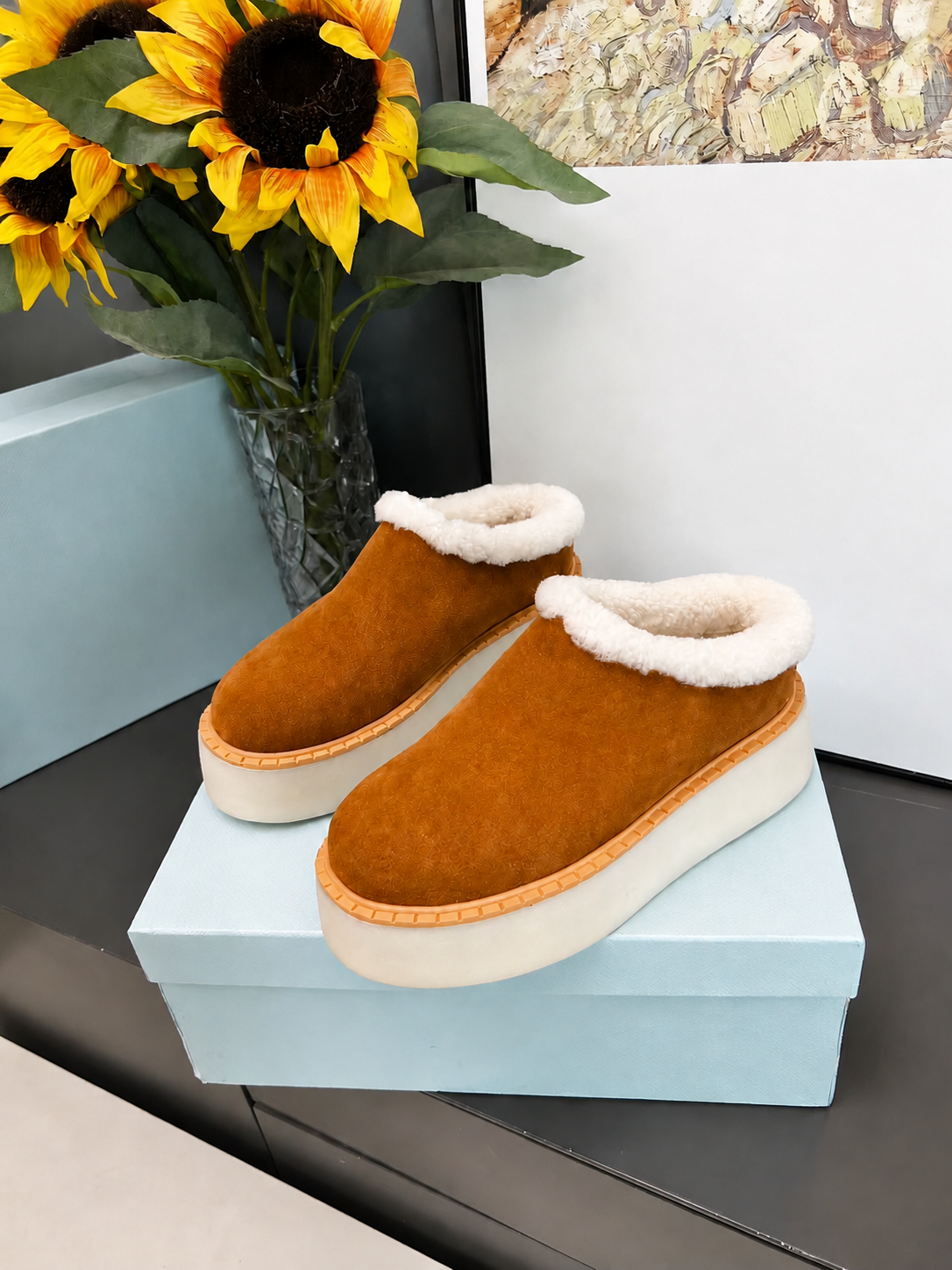 Genuine wool open-back slippers, perfect for fall and winter, comfortable and stylish, warm and lightweight, suitable for both home and outdoor use.