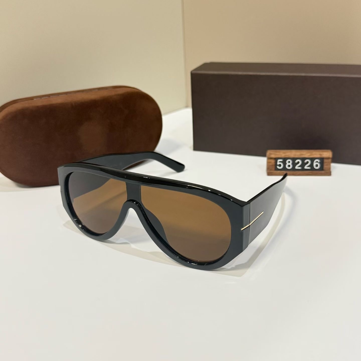 Oversized Sunglasses Women 2027 Luxury Designer Fashion Pilot Sun Glasses Men Punk Trending Eyewear Large Eyeglasses Frames T1044