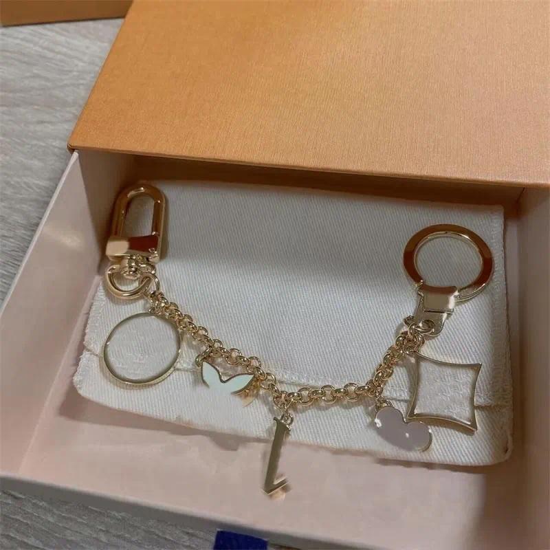 Luxury key chain bag charms designer keychain wallet letter flower exquisite plated gold buckle chain lovely pendants keyring simple popular hj09