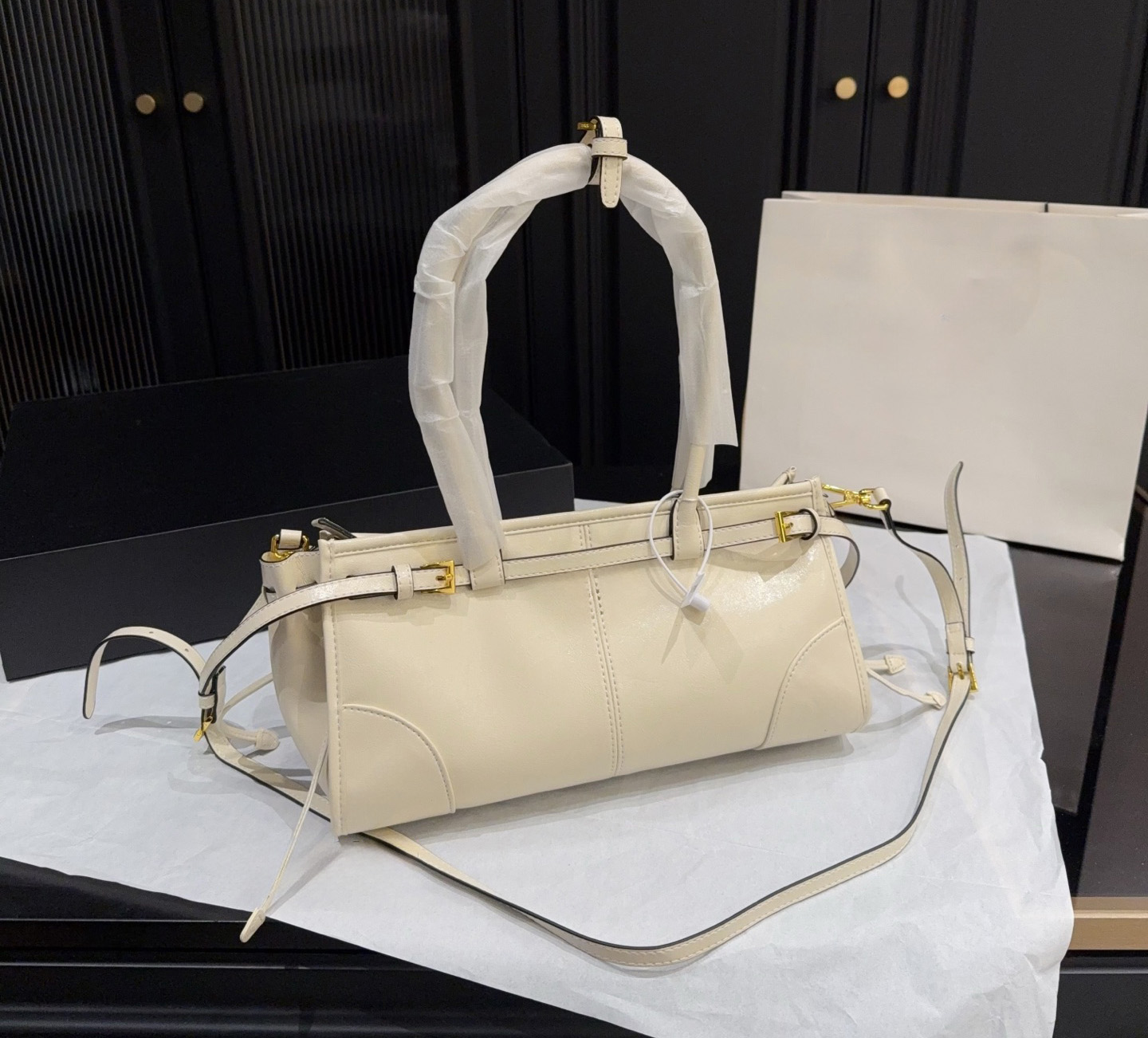 2025 Fashion Designer Bag Ultra Clear Oil Wax Leather Material with Strong Gloss, Retro Handheld Crossbody Bag, Shoulder Bag