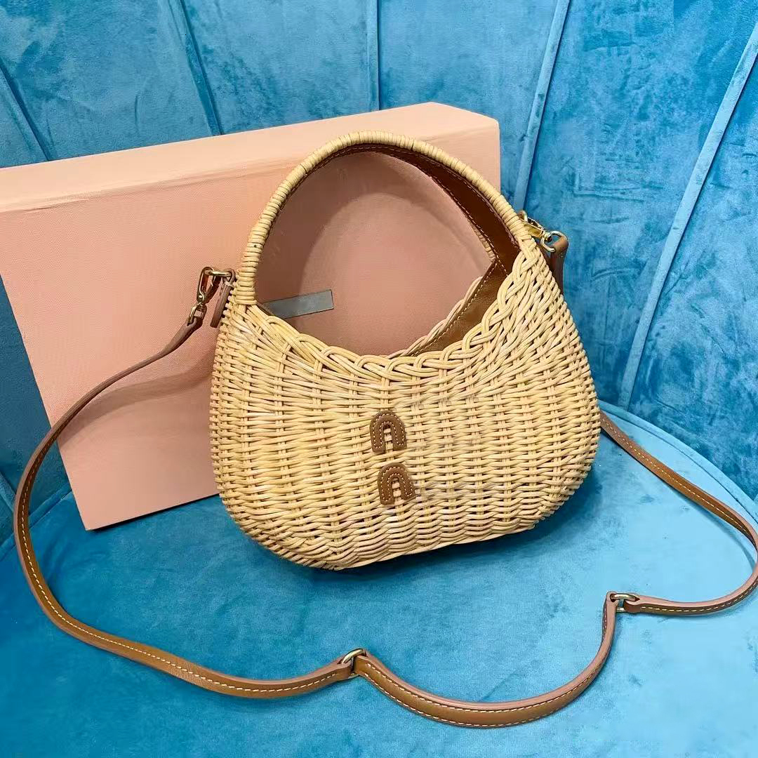 Womens mini handbag Vacation Clutch Bags embossed Straw weave crossbody tote top handle Luxurys Designer satchel Basket Summer Beach toiletry With s