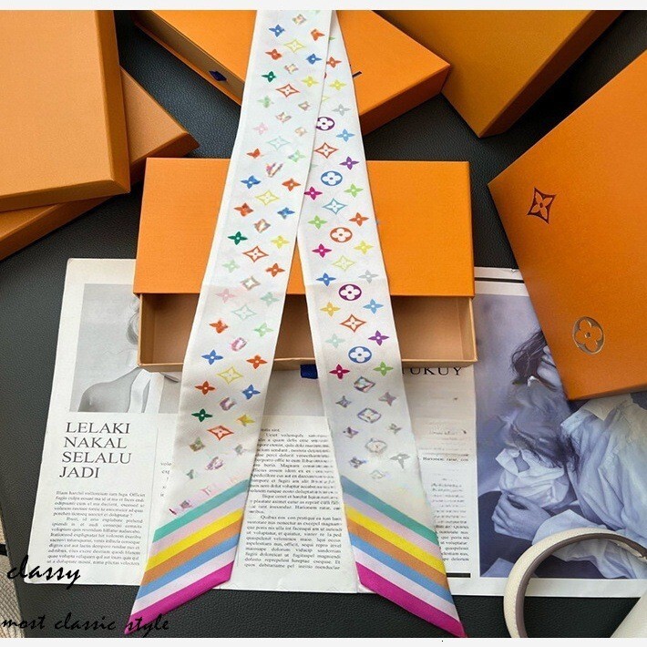 Le créateur conçoit le bandeau pour cheveux d'été en sergé Murakami Takashi, petit pour les femmes, poignée de sac, ruban, foulard en soie de mûr
