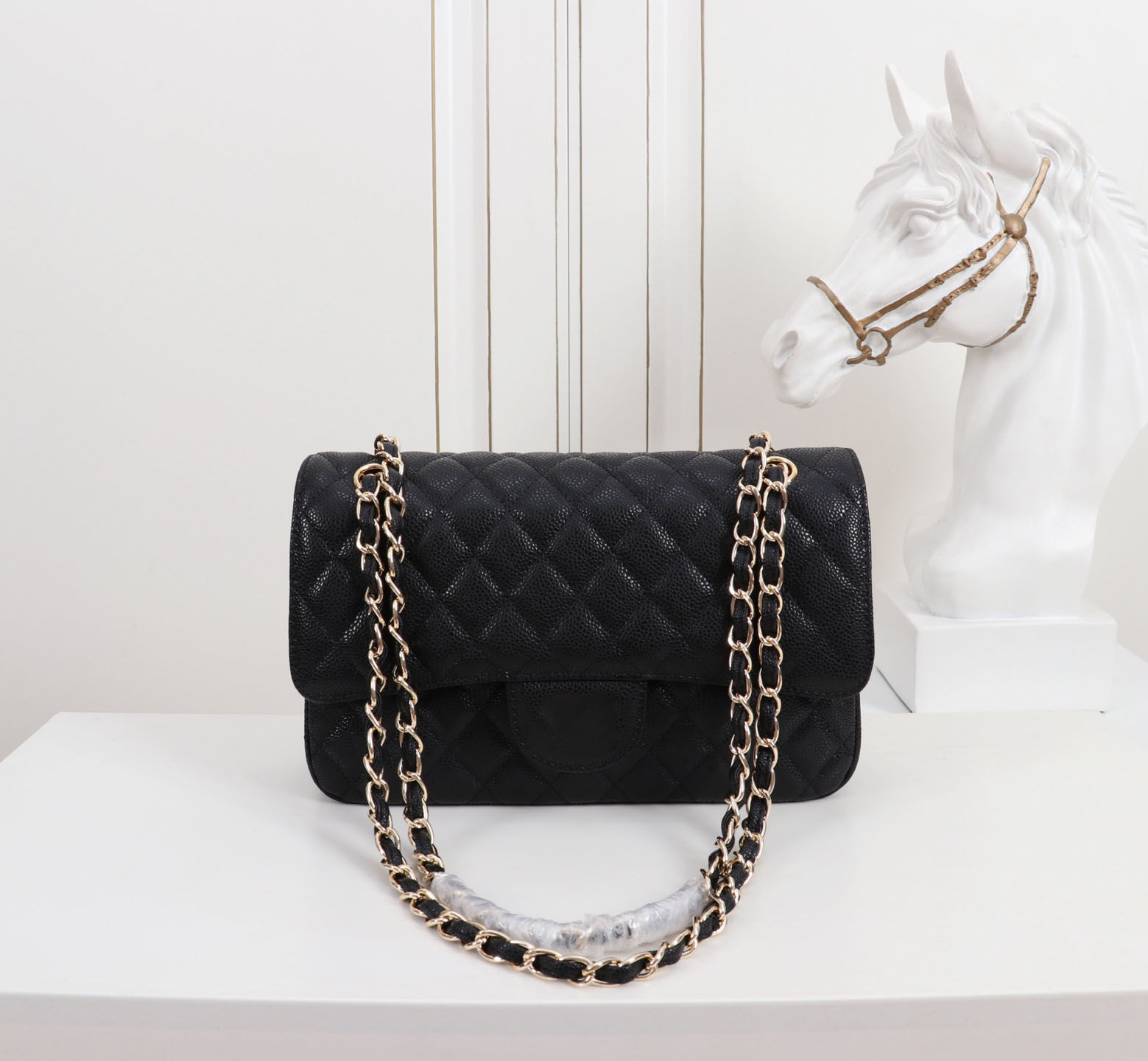 Classic caviar flip bag with simple and elegant design, paired with chain multi back commuting versatile shoulder bag and crossbody bag