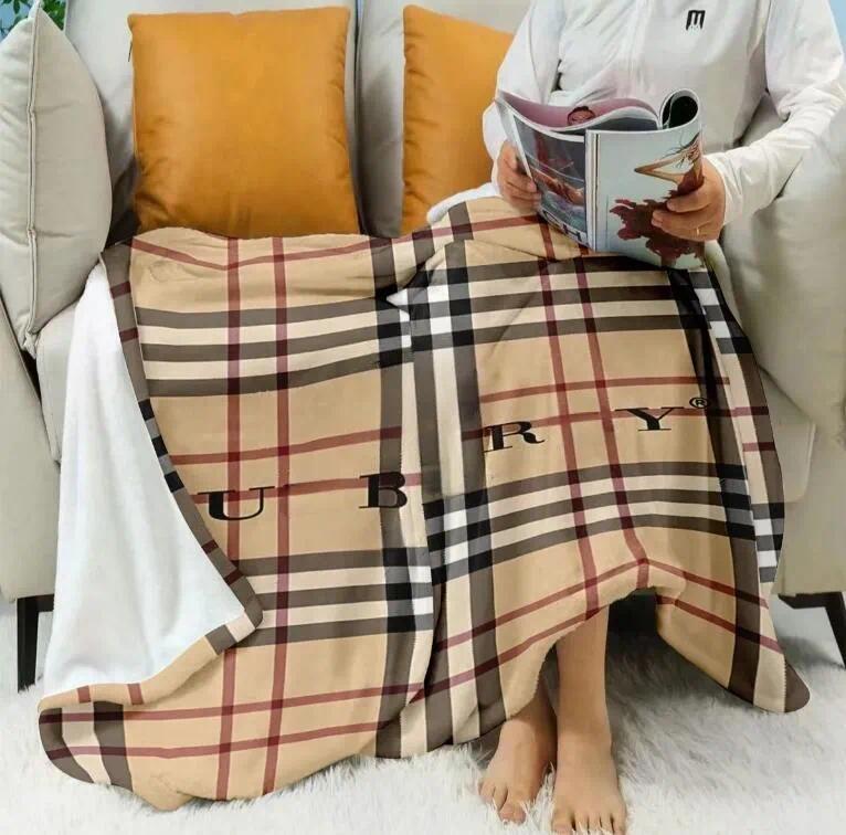 New Arrivals Fashion B Letter Logo Britain Blanket 2026 luxury Ultra Thick Home Outdoor Travel Portable sofa Blanket Printed Checkered camping Blank