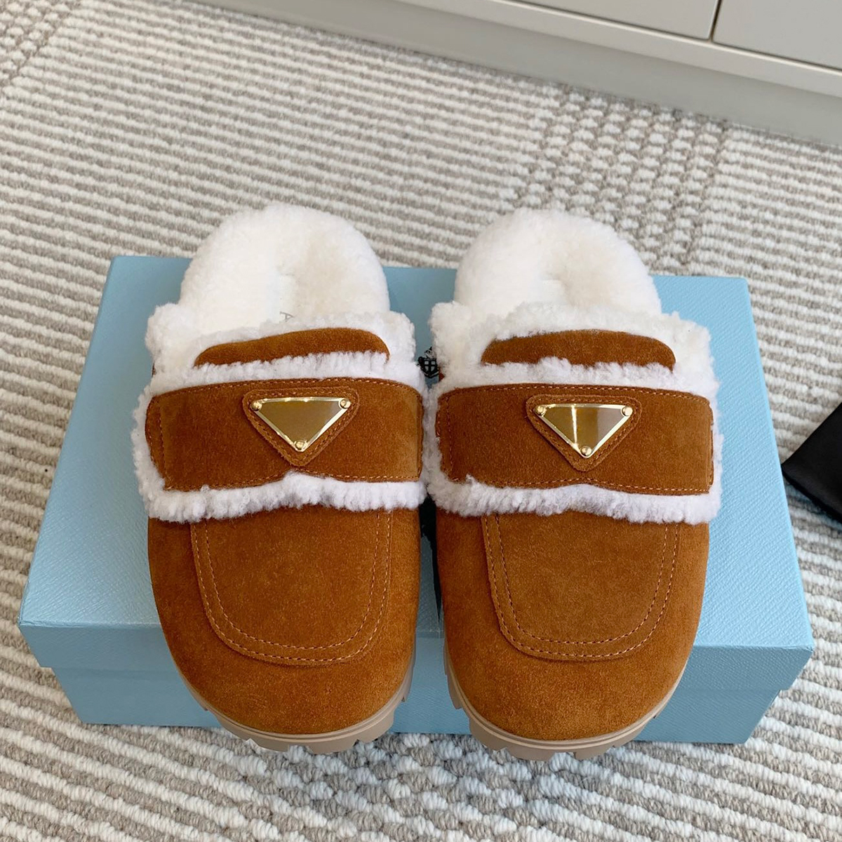 Chunky Platform Shearling Slippers Women Brand Designer Winter Shoes Thick Bottom Fau Fur Furry Fluffy Slides Half Loafer Indoor Mules Sneaker Suede