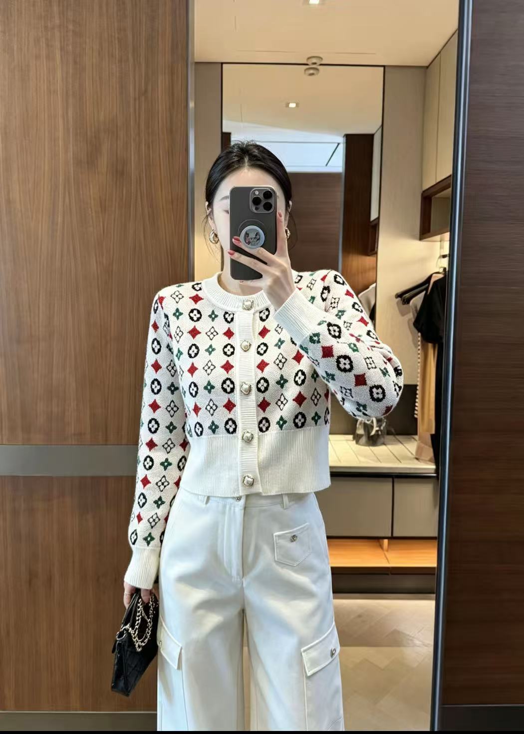 Womens Sweaters Designer fashion longsleeved coat stylish new style loose knitted sweater hotselling cardigan perfect for autumn Womens Knits Tees D
