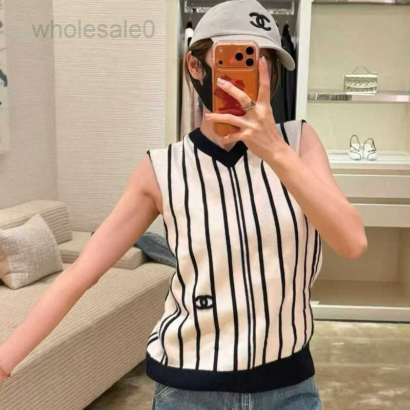 Women's Tanks & Camis designer Wool Vest 26 Early Autumn New Vertical Stripe Light Luxury Socialite Style Contrast Color V-neck Sleeveless Shir