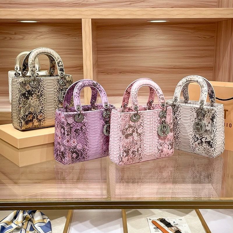 Designer Bag 2026 Genuine Leather Snake Pattern Vintage Princess Luxury handbag For Women New Niche Fashion Versatile Handbag Crossbody Chain Bag Po