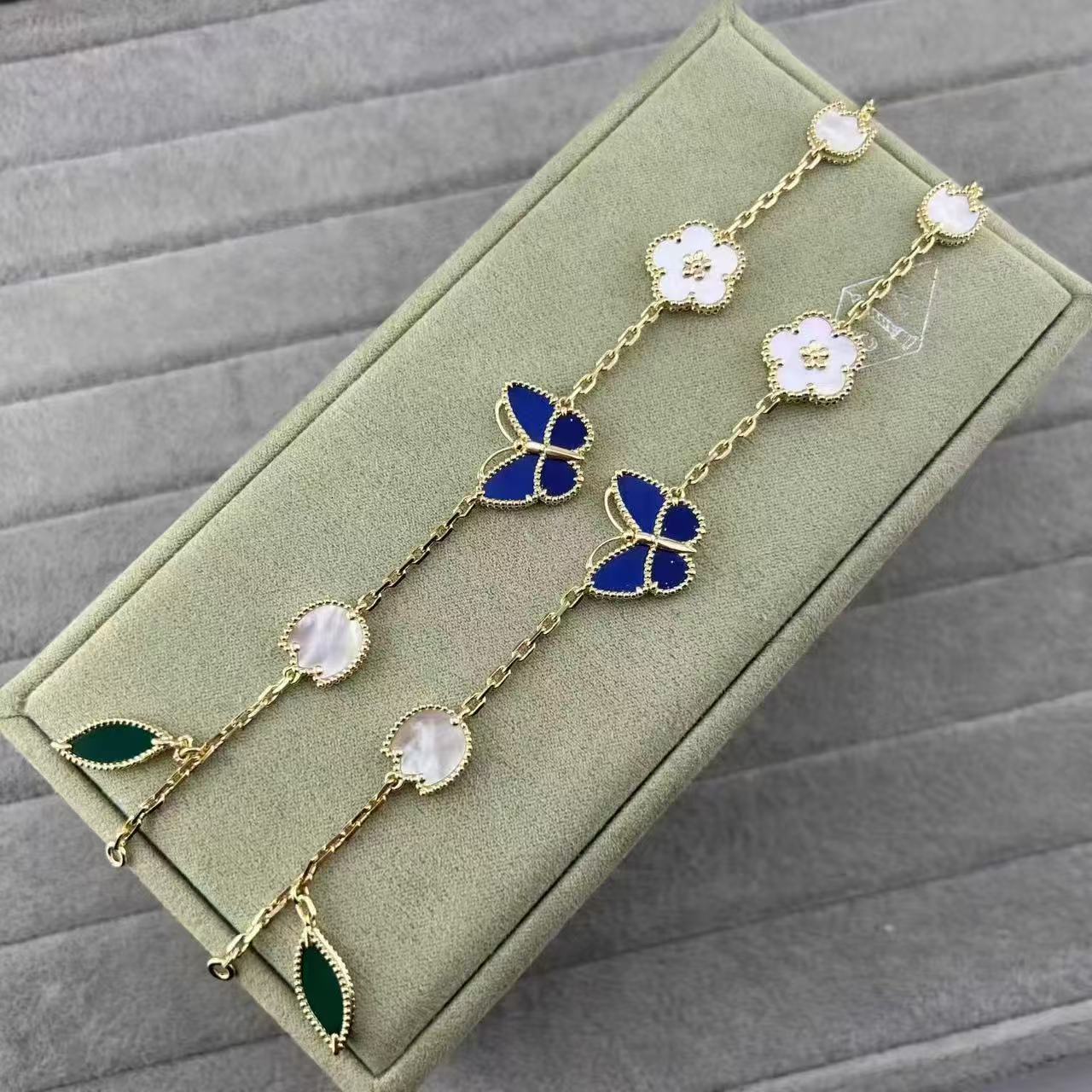 New product lucky butterfly mixed-color bracelet, white lapis lazuli, blue chalcedony, simple four-leaf clover, 18K gold plated bracelet and necklac