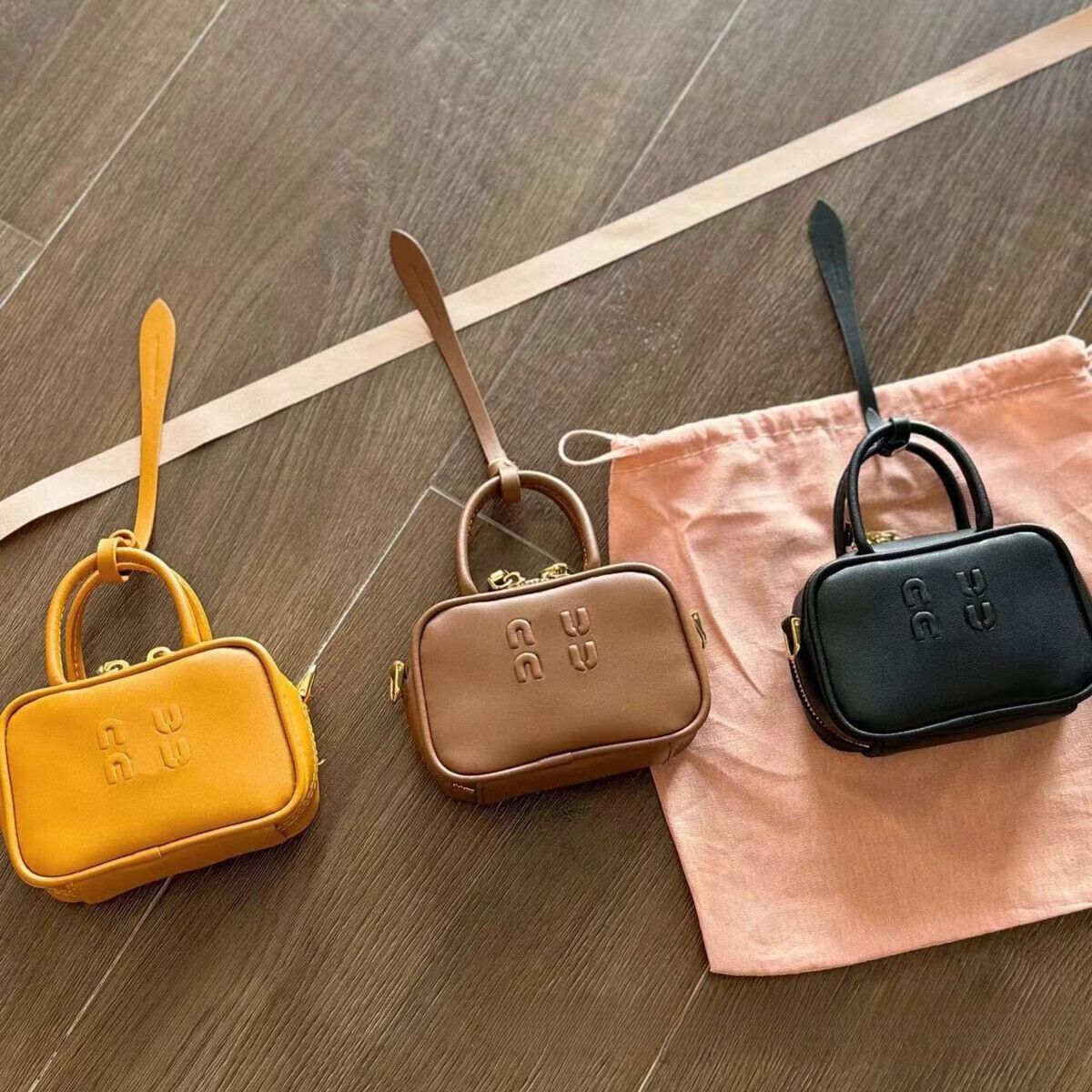 Designer Bag 2026 Vintage Feel Spring Summer Commuter Pillow Bag Mini Crossbody Cute Bowling Ball Handbag Super Briefcase For Women Luxury Bag Pouch
