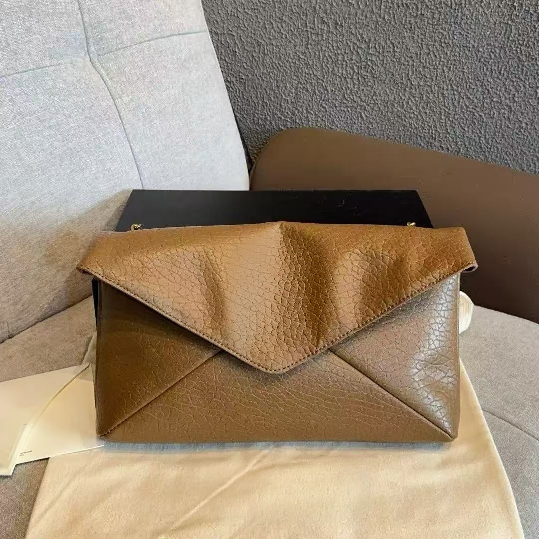 2026 Vintage Envelope Flap Handbag Luxury Metal Chain Clutch Retro Crossbody Single Shoulder Bag Light Premium Ladies Purse
