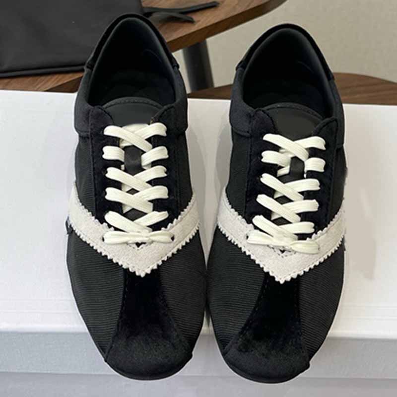 Luxury Flat Sneaker Suede Goatskin Lambskin Black White Ladies Contrast Wavy Stripe Retro Sneakers Slim Last Flat Light Lazy Style Casual Shoes