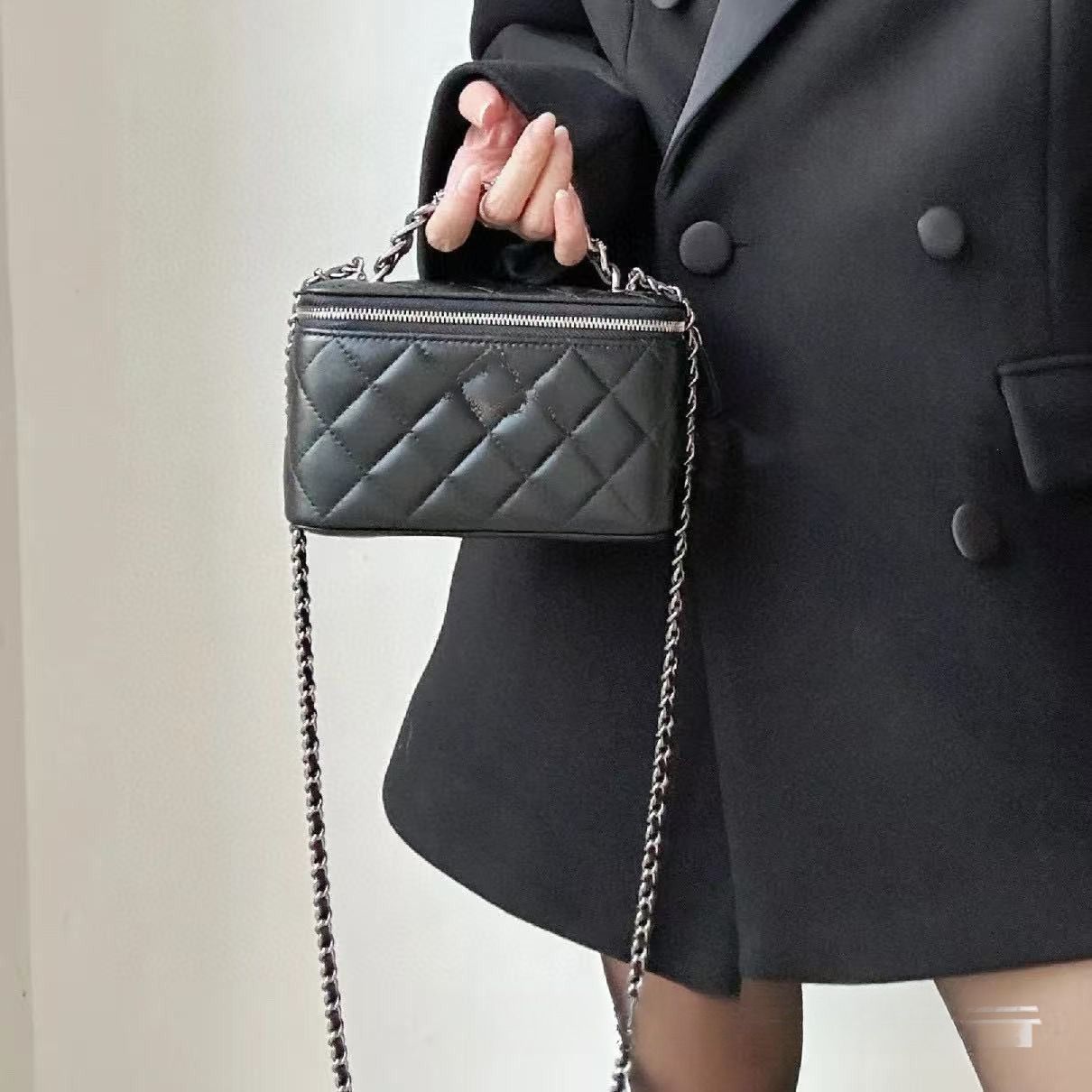 Designer Bag 2026 New High Quality Handheld Chain Box Handle Mirror Makeup Bag Crossbody Phone Women S Bag Luxury Bag Pouch