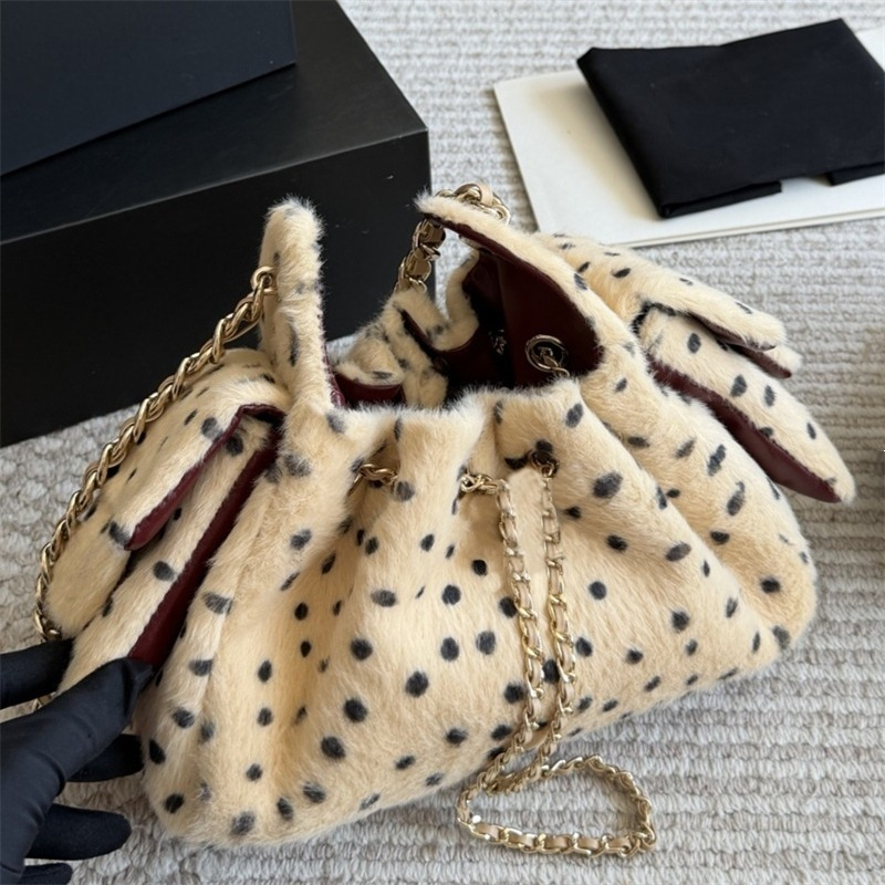 2026 Winter Furry Tote Bag Wool Designer Bag Leopard Shoulder Chain Bags Dotted Handbag Warm Soft Totes High Quality 10A