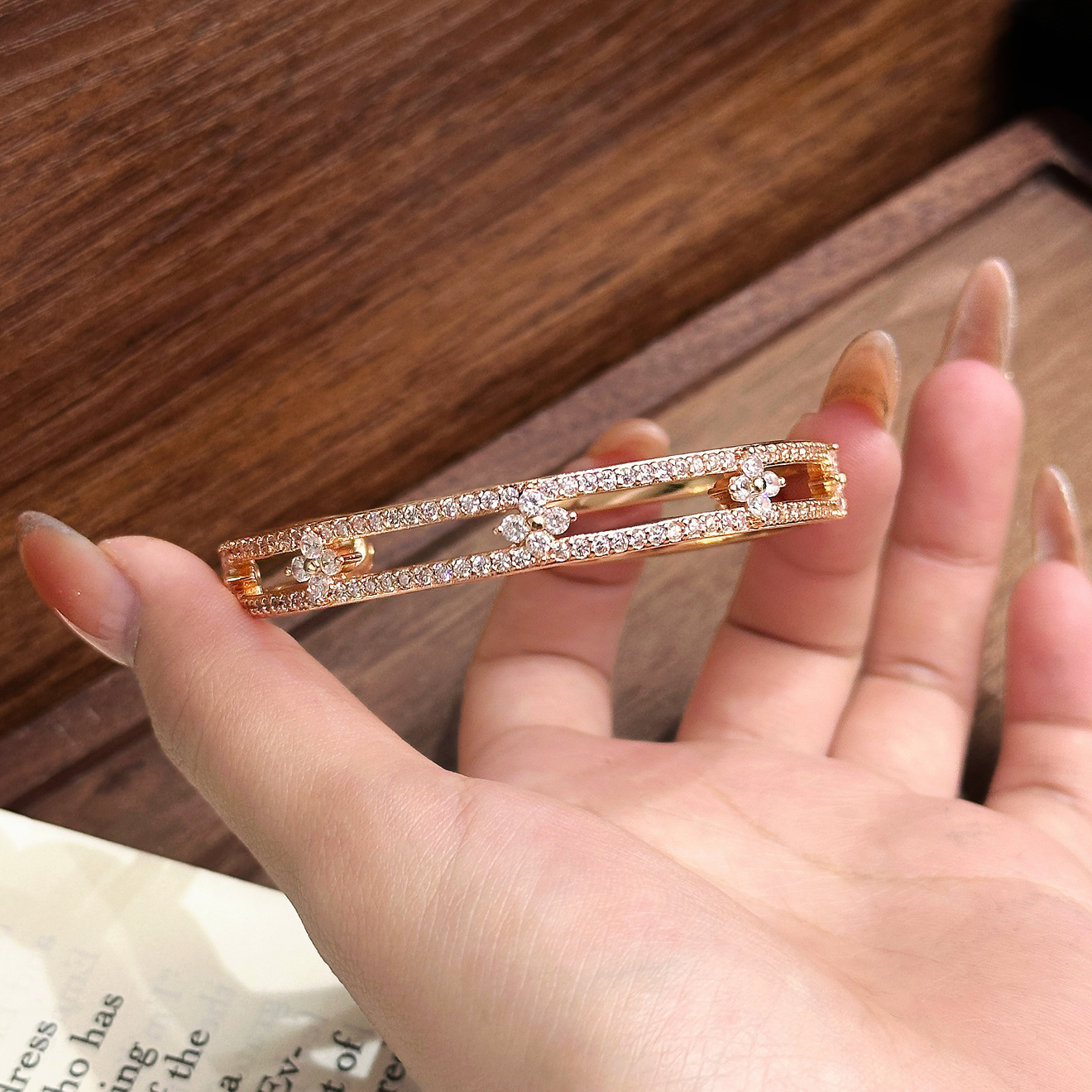 Luxury Designer Jewelry Rose Gold Plated Double Row Pave Rhinestone Bangle Bracelet Pink Clover Flower Charm Open Cuff Women Elegant Party Fashion J