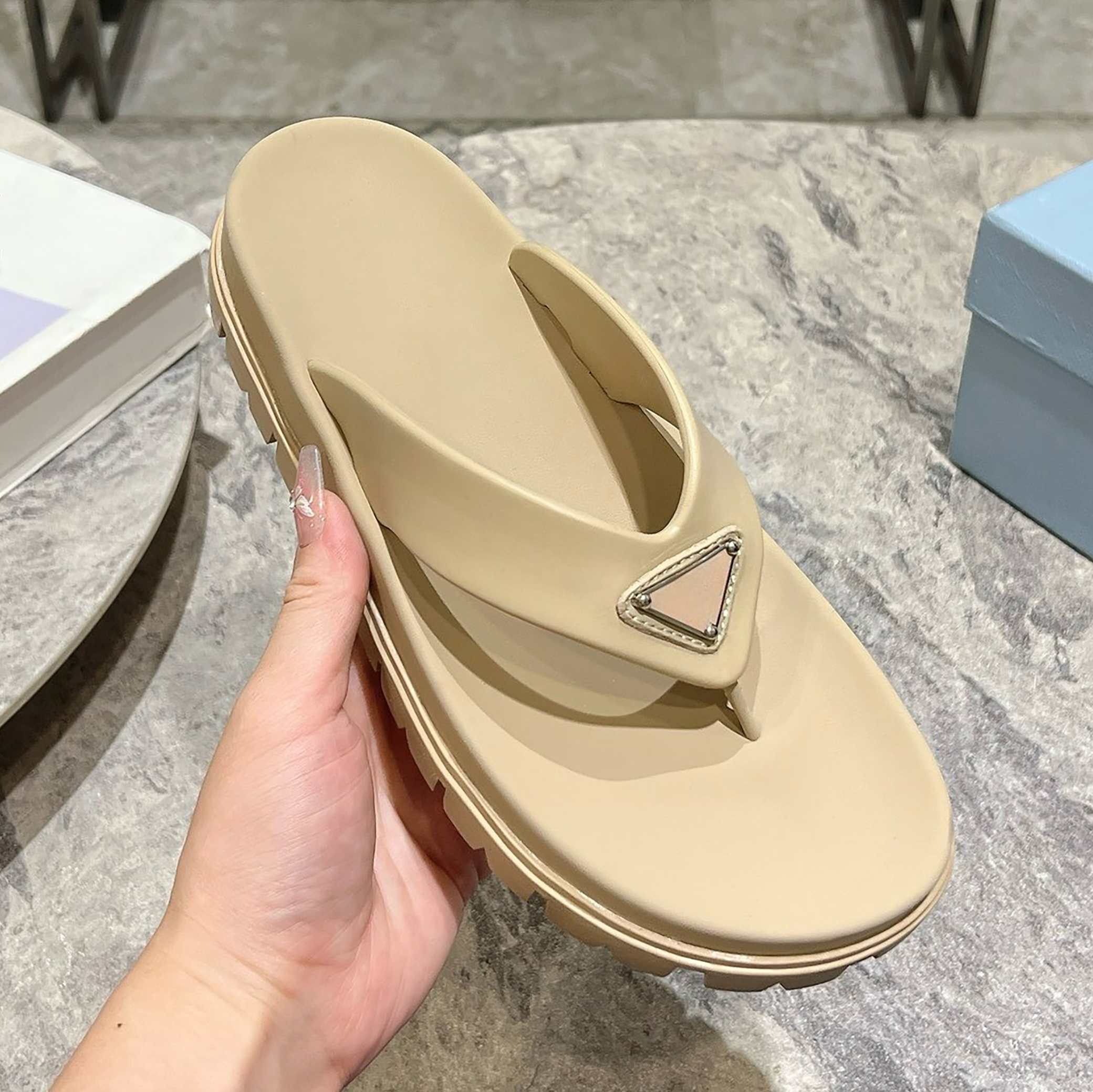 Women's thick soled flip flops with coarse serrations and clamped feet, summer beach sandals with gear height increase, thick soled waterproof