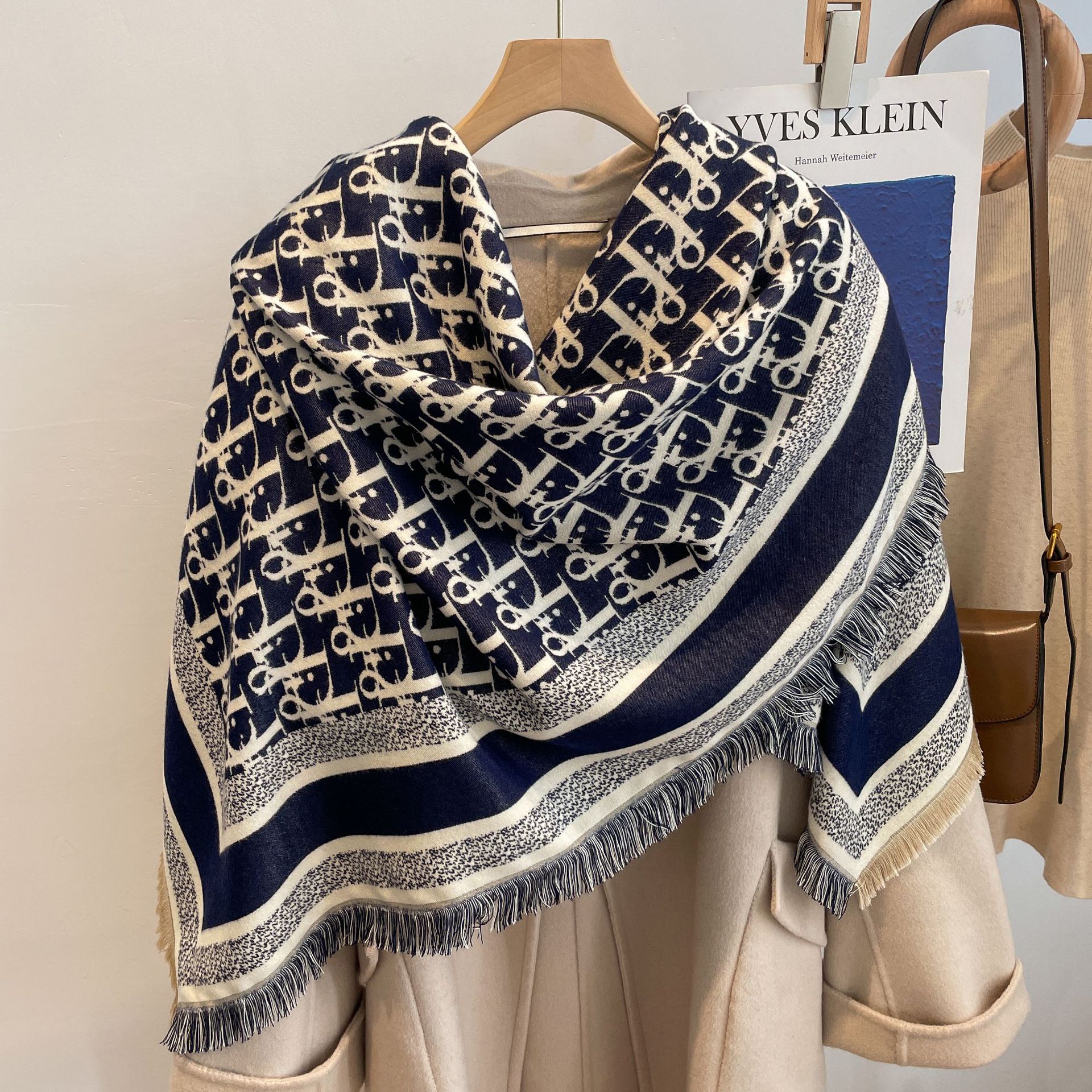 New Light Luxury Retro Jacquard Imitation Cashmere Scarf Womens Autumn And Winter Tassel Double Sided Scarf Exquisite Printed High End Gift Scarf