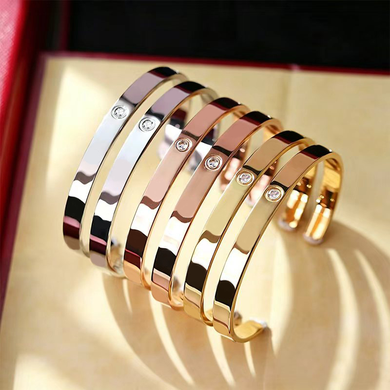Le créateur de bracelets à breloques de marque crée des bracelets ouverts à la mode pour femmes, bijoux de créateur de luxe classiques
