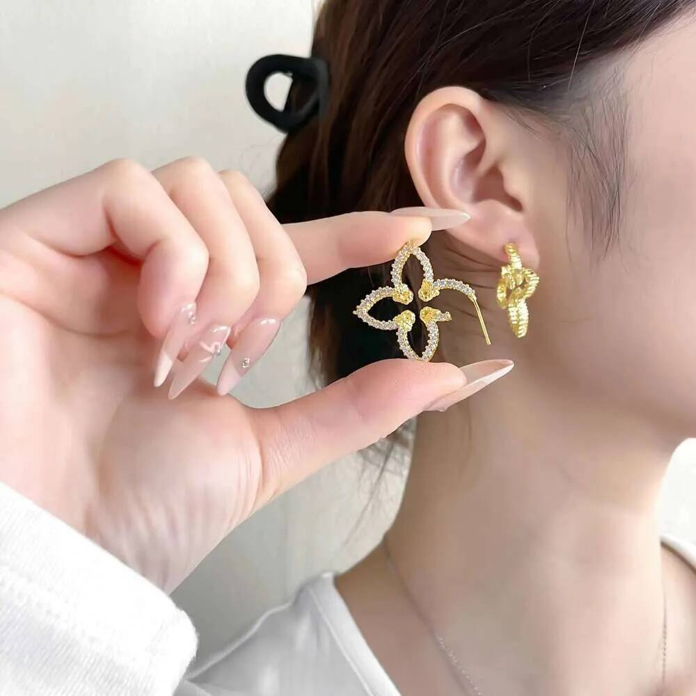 New Gifts High Quality Classic Four Leaf Flower Exquisite Jewelry 925 Sterling Silver Accessories Fashion Stud Earrings for Women