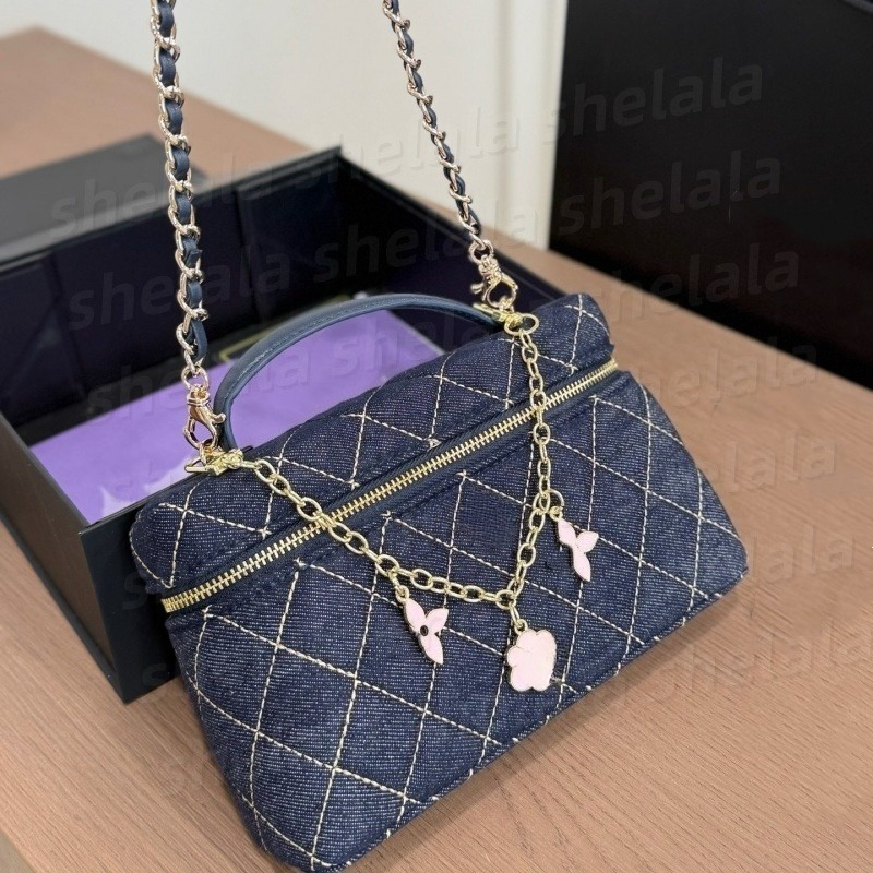 2026 designer chain box makeup bag fashion handbag diamond grid bag can hold large phones cosmetics and cards inside