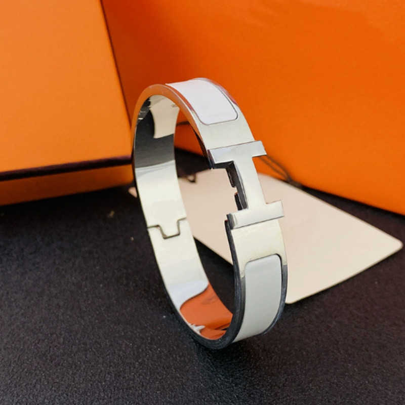 Classic Light Buckle Enamel Wide H Letter Clasp Available in Multiple Colors Everyday Versatile Couple Style Brelet S260815CE78