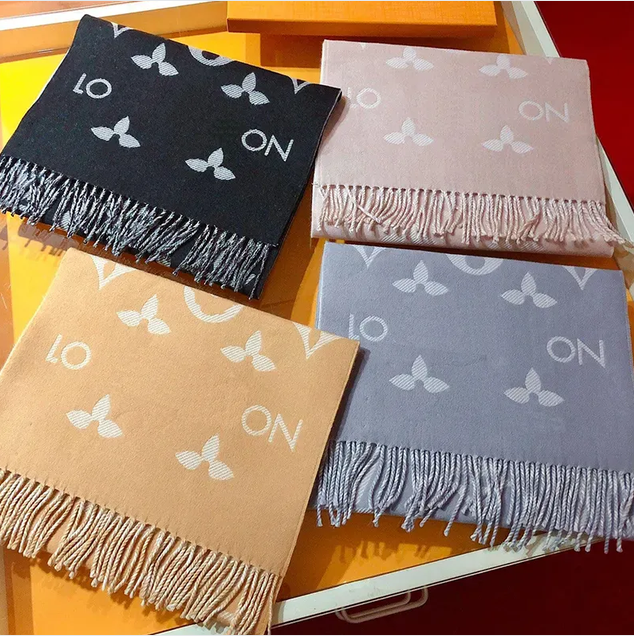 2026 Fashion Women's Cashmere Designer Scarf Soft Touch Warm Packaging Autumn and Winter Long Shawl Brown and White Full Letter Printed Scarf