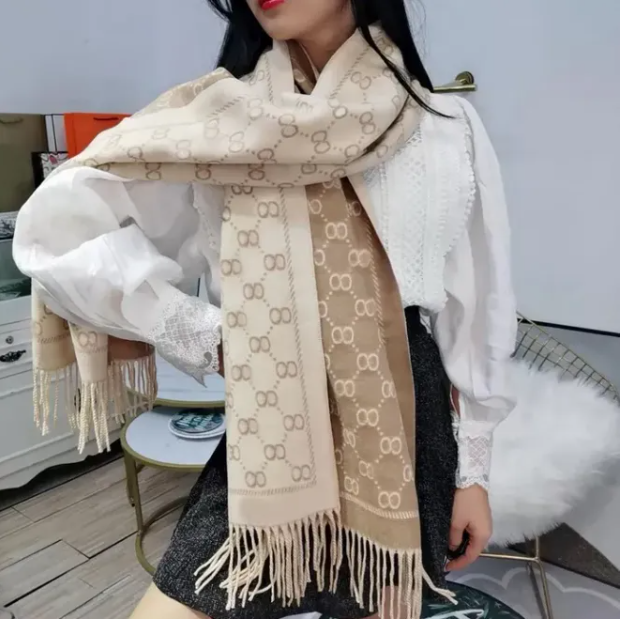 2026 Fashion Women's Cashmere Designer Scarf Soft Touch Warm Packaging Autumn and Winter Long Shawl Brown and White Full Letter Printed Scarf