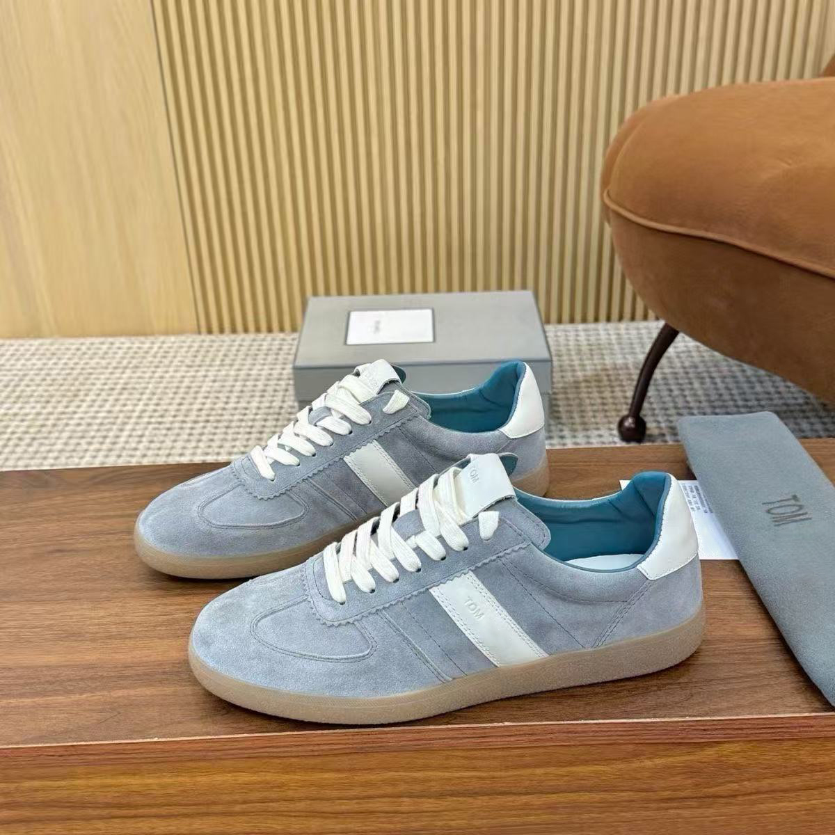 High quality sneaker Suede low Flat Casual Shoes classics Training Fords run Lace up Sports Men Outdoor luxurys Designer golf basketball loafer Man