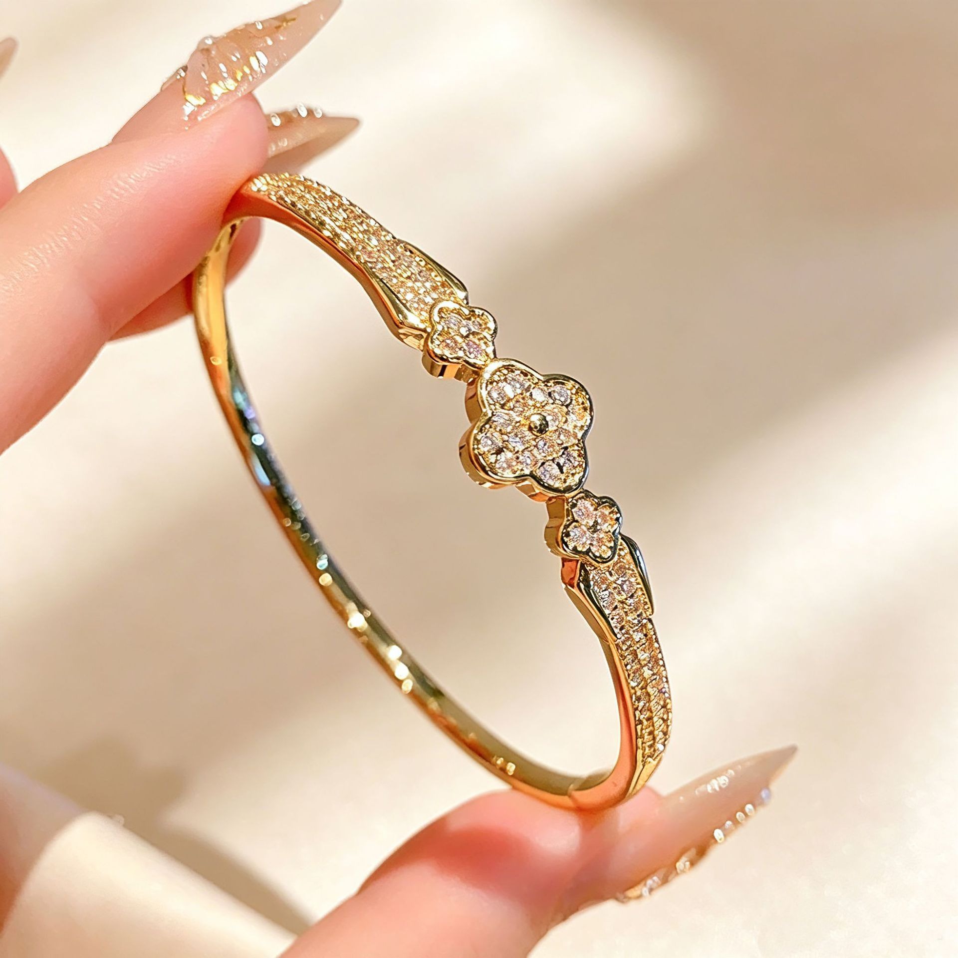bracelet jewellery designer for women designer bracelet Luxury Designer Womens Bracelet with Four Leaf Clover Charm designer bracelet women