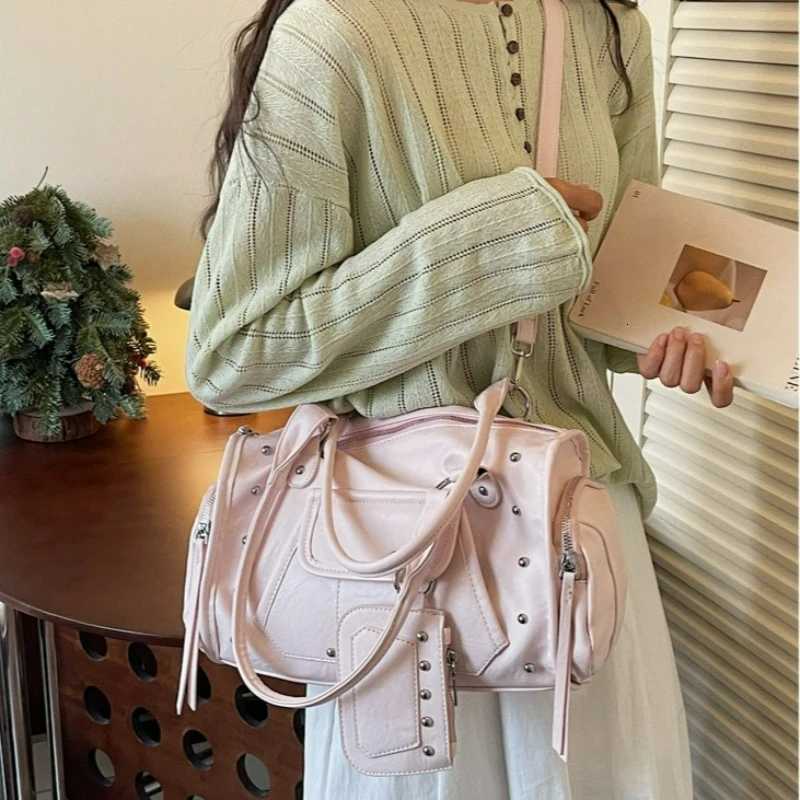 Trendy and Fashionable Large capacity Rivet Motorcycle New Women's Versatile Handbag High end Commuting Crossbody Bag X260815