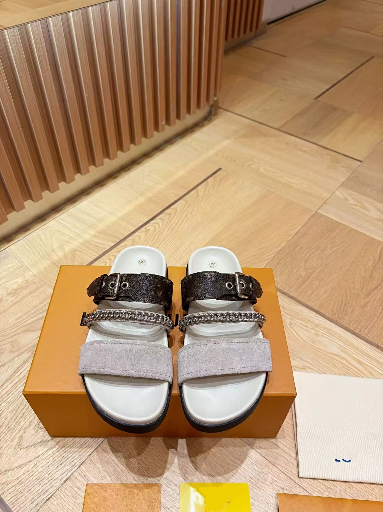 Trendy & Stylish New Arrival: Hot Selling Casual Slides