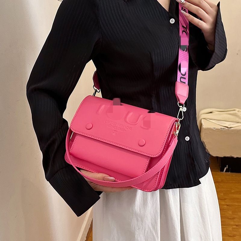 Livraison gratuite Designer sac à la mode femmes sac automne hiver nouveau style texturé personnalité ours banlieue mode sac à main sac à bandoul