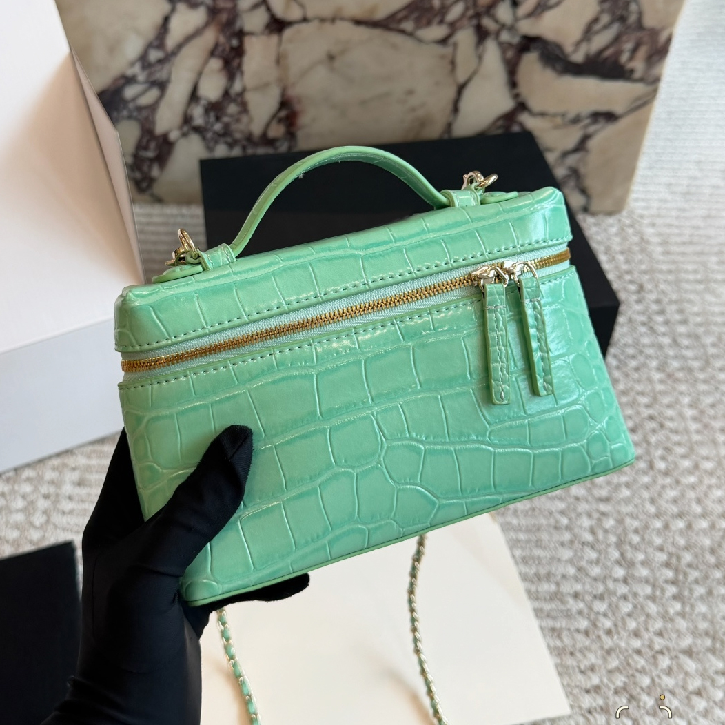Luxury Small Designer Vanity bag 26A Crocodile Box bag Mini Cosmetic Crossbody Purse Square Chain Shoulder Bag Mini Top Handle Cosmetic Case Makeup