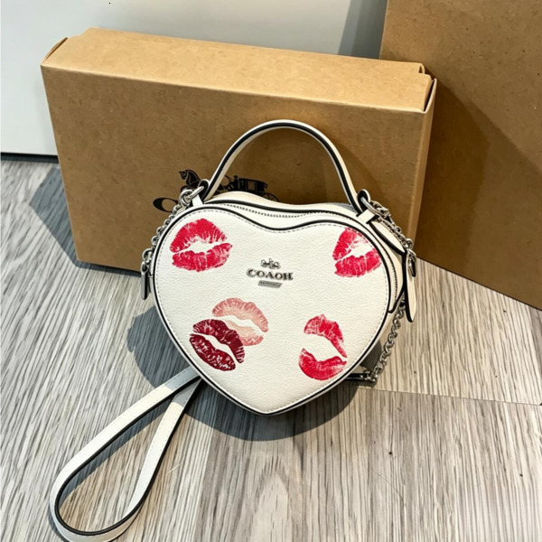 Luxury Designer Heart Lips Print Crossbody Bag Heart Mini Handbag Women Romantic Kiss Lip Pattern Top Handle Silver Chain Purse shoulder bag woman b