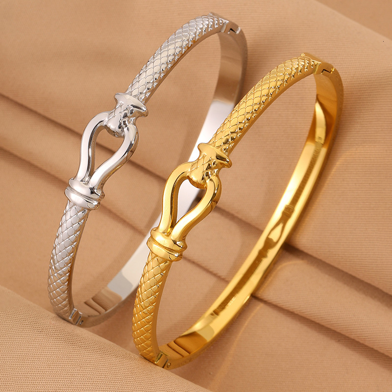 Nouveau bracelet de mode Bracelets pour femmesStyle européen américain galvanisé or 18 carats bracelet en fer à cheval en acier titane bracelet d