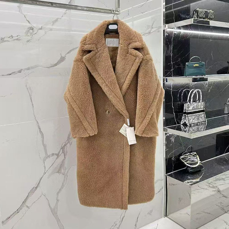 2026ssThe designer's new women's winter teddy coat is made of synthetic fur, features a loose neckline and double-breasted design - it