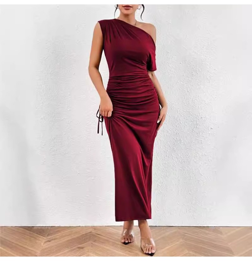 Robe jupe longue plissée, asymétrique épaule dénudée, Sexy, européenne et américaine, nouvelle collection 2043