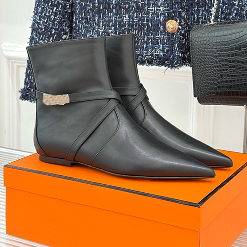 SS27 Women Nice 40 Ankle Boot Black Lambskin Insole Lining Palladium Plated Bucket Design Women Pointed Short Boots Designer Sexy Cat Heel flat Shor
