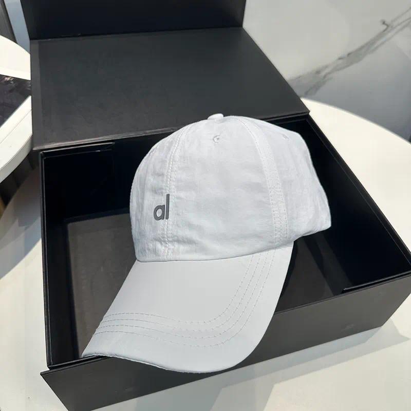 fashion trend designer hat leisure Classic embroidered letter baseball cap Adjustable girth Wear it all year round outdoor sunscreen Couple style 5A