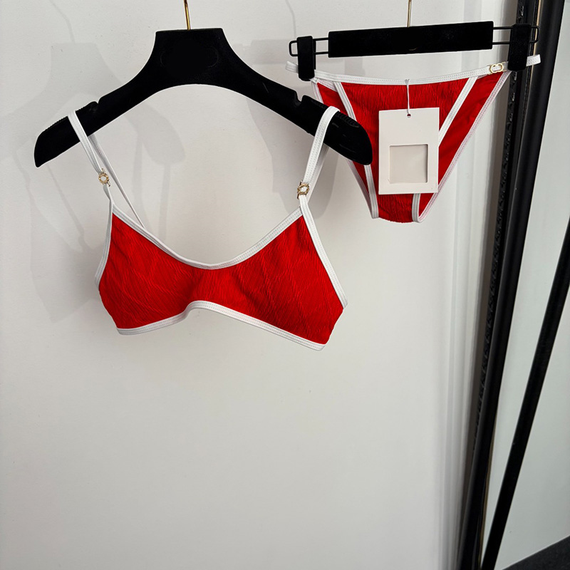 Costumi da bagno bikini jacquard con lettere rosse Costumi da bagno firmati da donna con schienale basso Costumi da bagno per yacht in spiaggia per