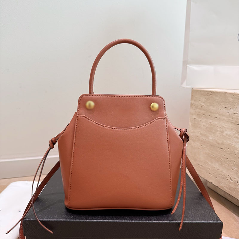 Girls Soft Cowhide Leather Shoulder Bag With Top Leather Handle Clutch Tote Makeup Crossbody Handbag Classic Quilted Drawstring Designer Purse 20x21