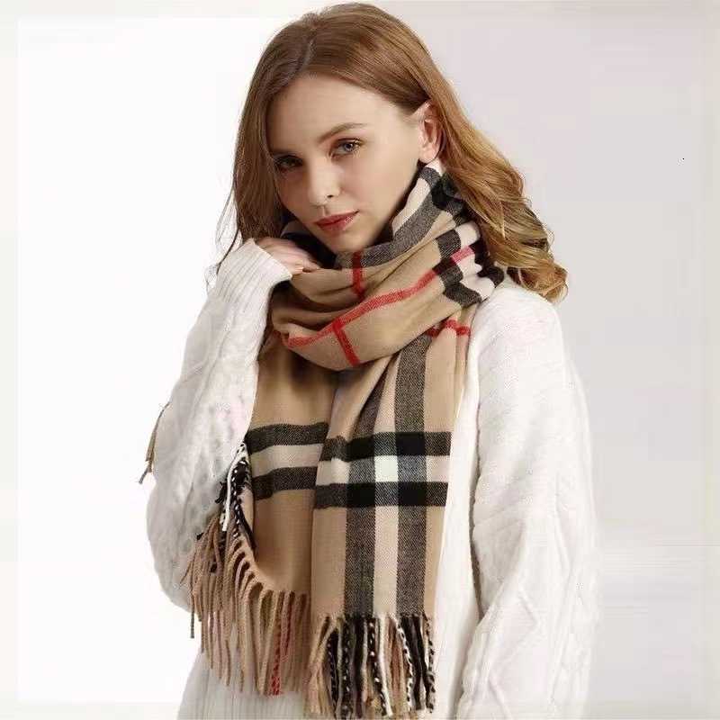 winter Autumn and plaid scarf for women high-end versatile warm neck warmer Korean-style plaid cross-border best-selling shawlT260819