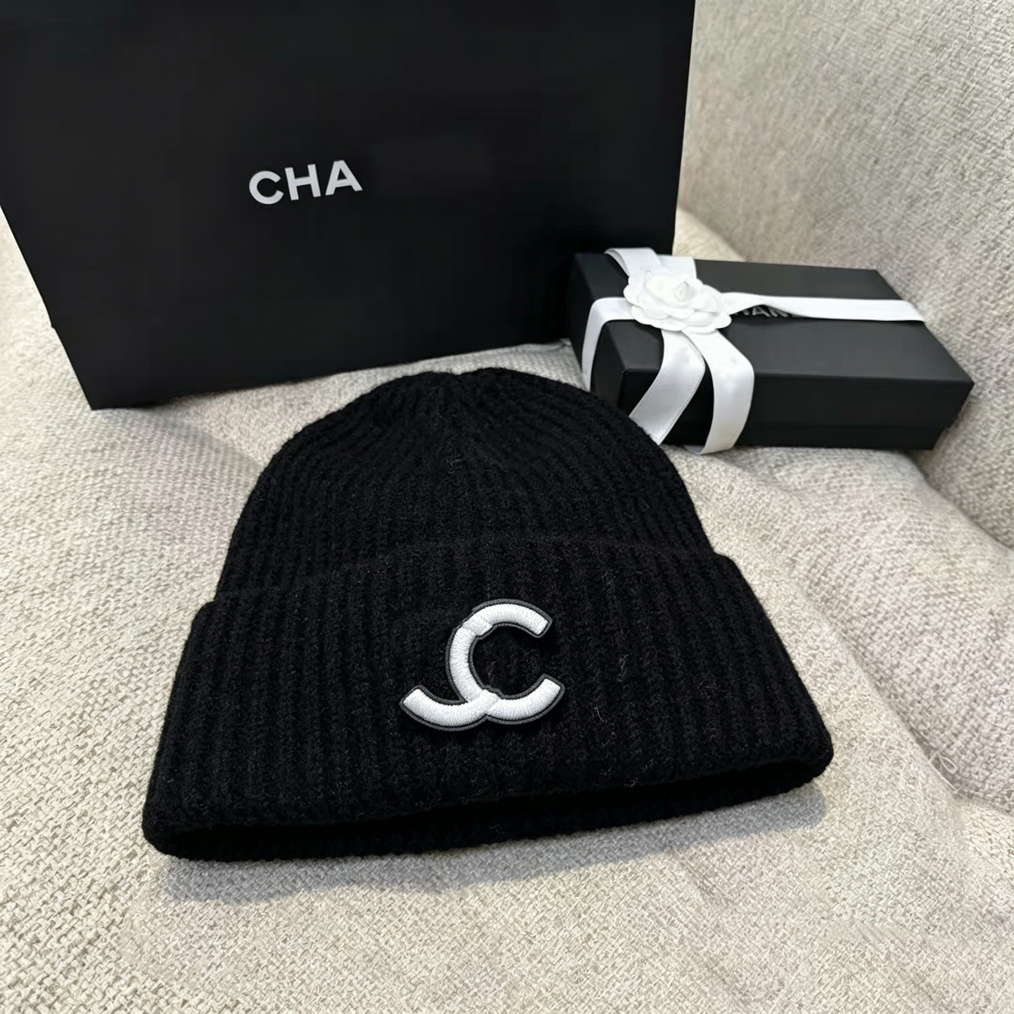 Hommes Femmes Tricoté et Designer Chapeau De Luxe Classique Hiver Chaud Laine Cadeau De Noël Anniversaire Saint Valentin Livré avec Boîte D'origi
