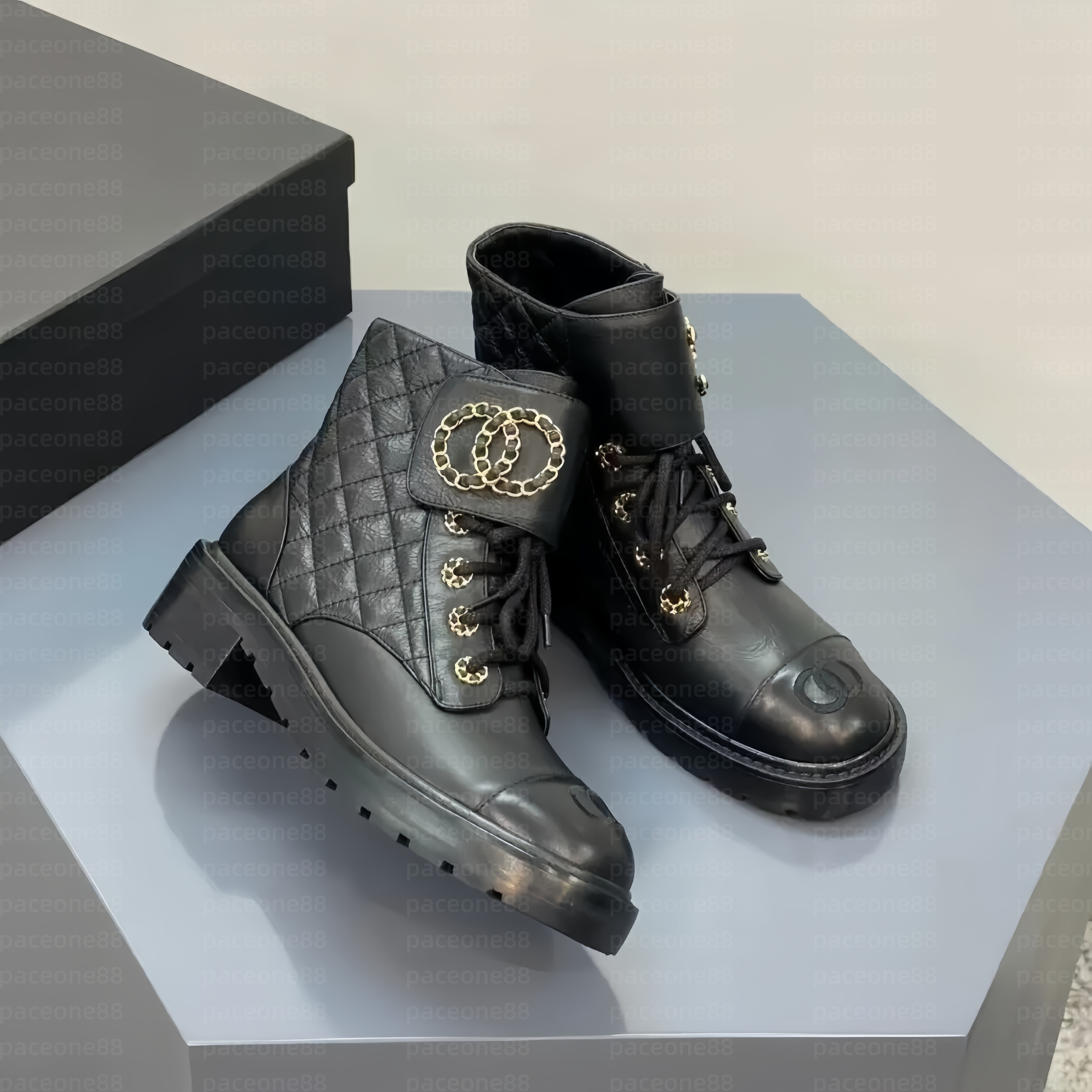 Designer boots Women Quilted Leather Combat Ankle Boots Metal Chain Decor Fold Over Cuff Lace Up Short Boot Chunky Block Fall Winter Heel Short Boot