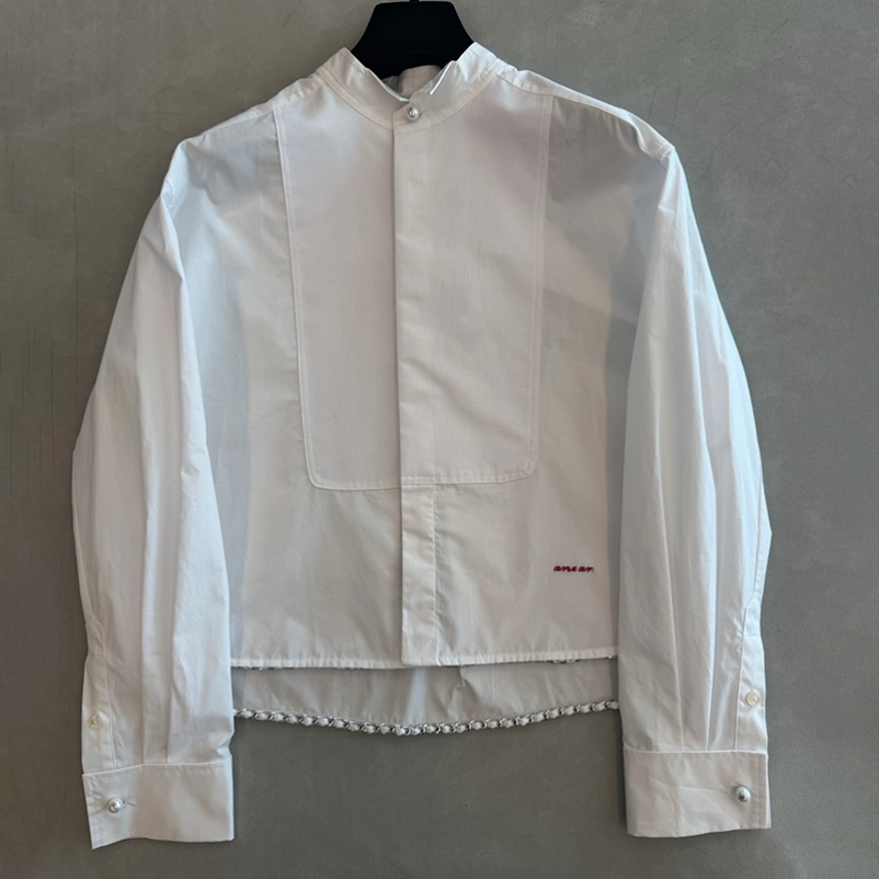 Camicetta bianca da donna di lusso con orlo a catena Colletto alla coreana di design Camicia con bottoni in perla Camicie eleganti per cena di compl