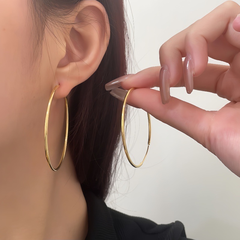 European American large hoop earrings for women, 2026 new model, simple and unique, minimalist style, elegant ear cuffs
