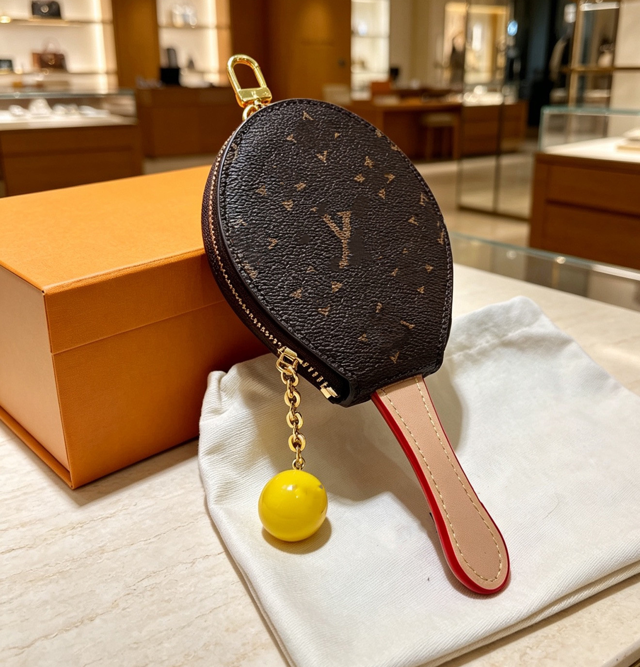 newFashion New V Luxury designers keychains Matchpoint Tennis racket shape and design coin purse Chain Women Buckle jewelry Gold Keyring Bags Pendan