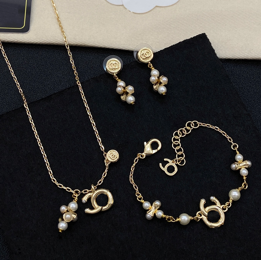 Pearl Designer Necklace 18K Gold Plated Chain Fashion Chokers Charm Pendant Necklace Bracelet Earring Stud For Women Party Jewelry Top Quality Gift
