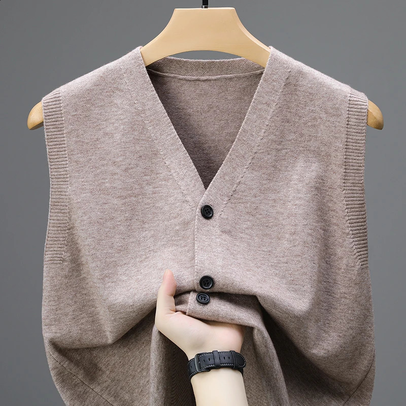 Spring and Autumn Tank Top Men Middle Aged Elderly Dad Cardigan Shoulder Sleeveless Outer Vest Knitted Sweater 260819